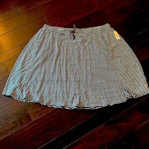 Molly & Isadora pocketed skirt